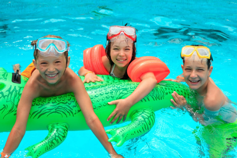 kids on a swimming pool smiling